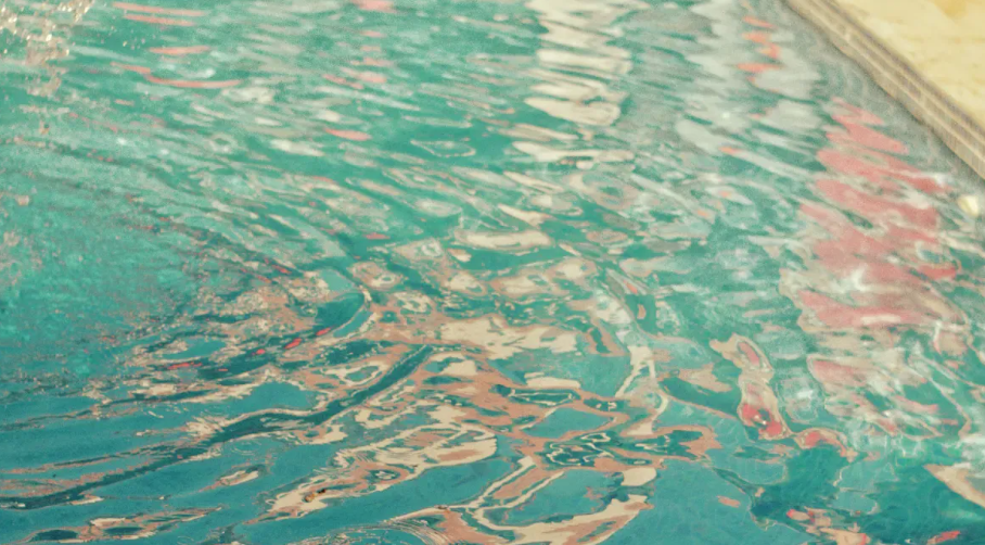 Gu&iacute;a paso a paso para aplicar una descarga el&eacute;ctrica a su piscina